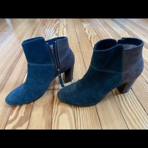 Johnston& Murphy suede blue booties